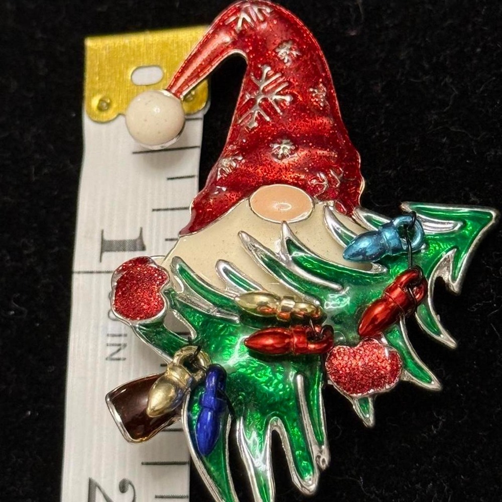 Gnome Christmas brooch in silver tone